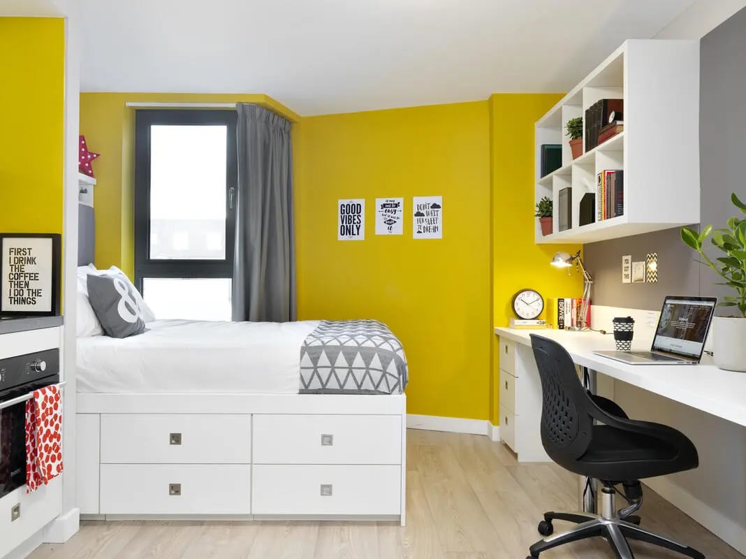 Bed desk and storage unit bedroom at Student Castle Edinburgh in Edinburgh Student Accommodation