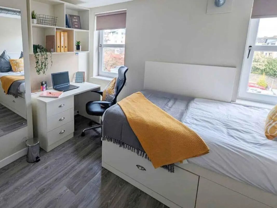 Bed desk chair mirror storage bedroom at Peterson Hall in Dundee Student Accommodation