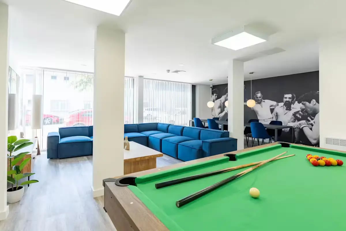 Pool table with cues and balls lounge living room at Abeleven in Aberdeen Student Accommodation