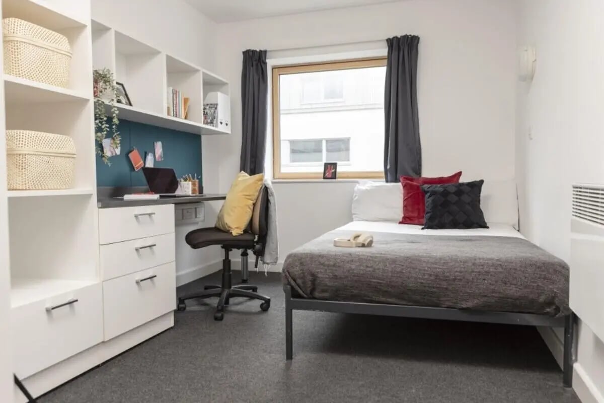 Bed desk shelving and storage bedroom at Fitzroy Court in Luton Student Accommodation