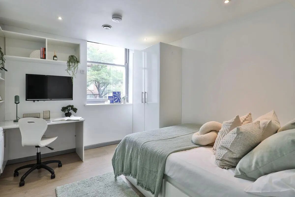 Desk television chair and bed bedroom at Picturehouse Apartments in Exeter Student Accommodation