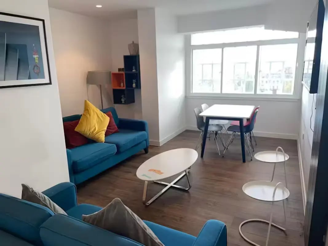 Blue sofas dining table and chairs living room at Riverside Glasgow in Glasgow Student Accommodation