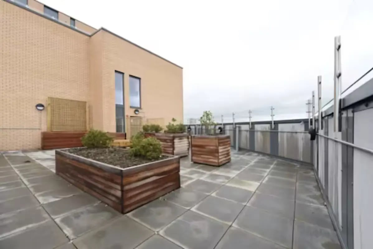 Rooftop planters building fence balcony area at Dobbie's Point in Glasgow Student Accommodation