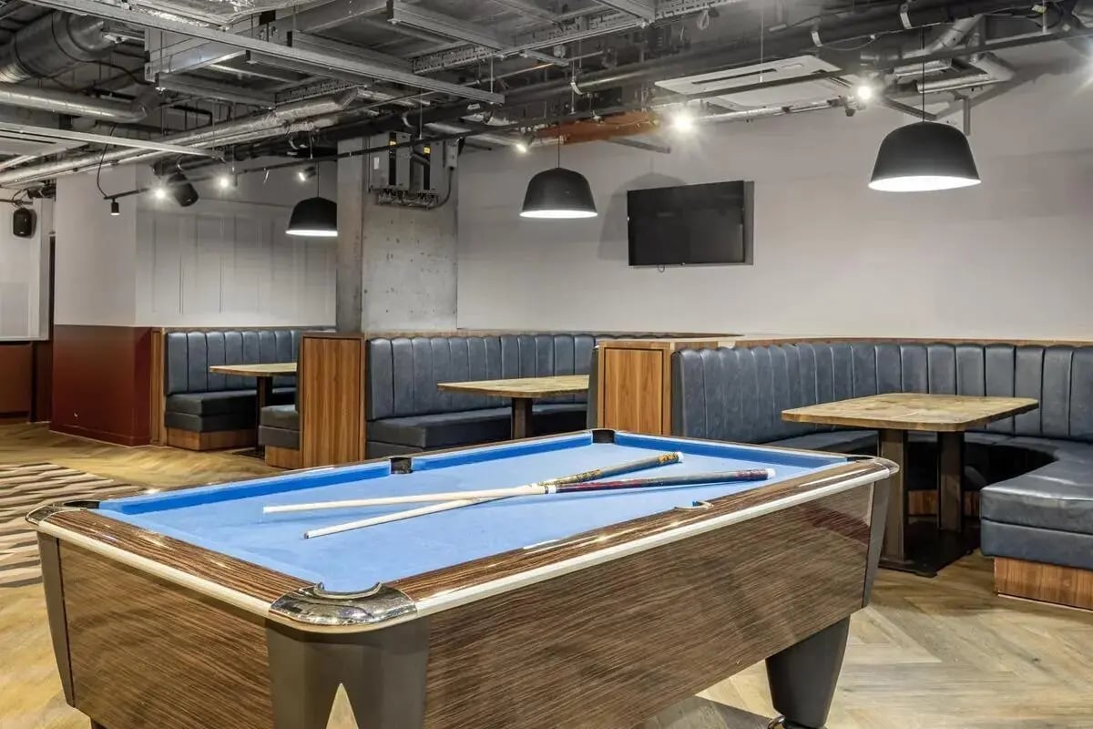 Pool table booth seating and TV Common Area at Chapter Spitalfields in London Student Accommodation