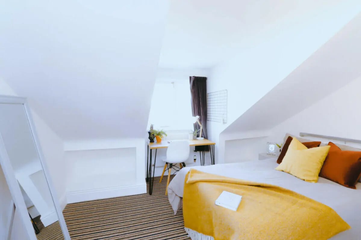 Bed desk chair mirror and rug bedroom at 7 Bedroom House at 106, Yarborough Road in Lincoln Student Accommodation