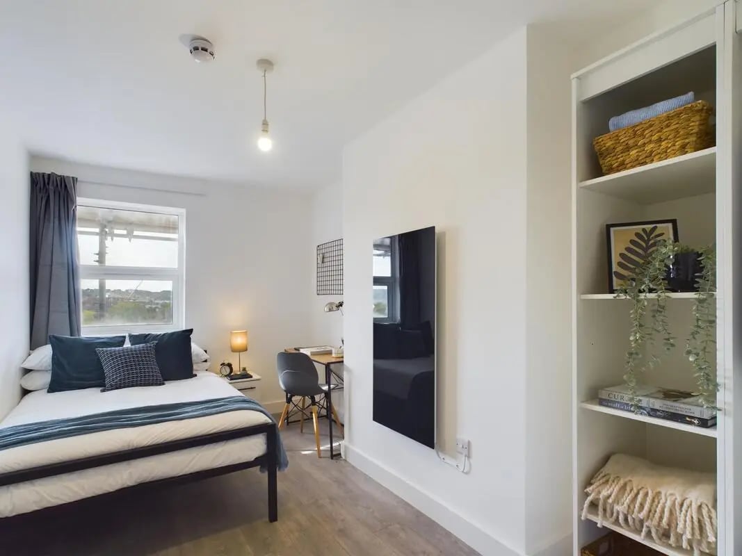Bed desk heater shelves with storage bedroom at 8 Bedroom House at 69, Monks Road in Lincoln Student Accommodation
