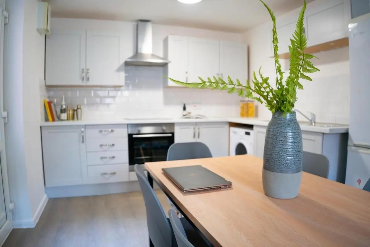 Modern kitchen with light grey cabinets and oven kitchen at 5 Bedroom House at 64C, Monson Street in Lincoln Student Accommodation