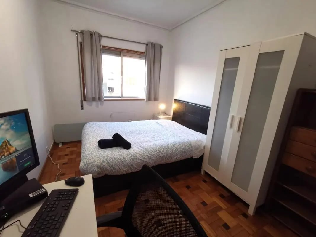 Bed desk wardrobe with computer bedroom at Double Bedroom close to Minho University 8 in Guimaraes Student Accommodation