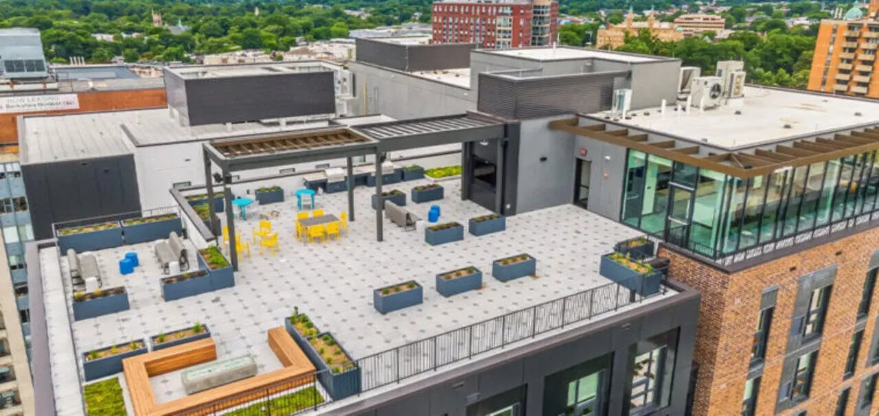 Rooftop seating and tables with planters exterior at Parc View at Commonwealth in Richmond Student Accommodation
