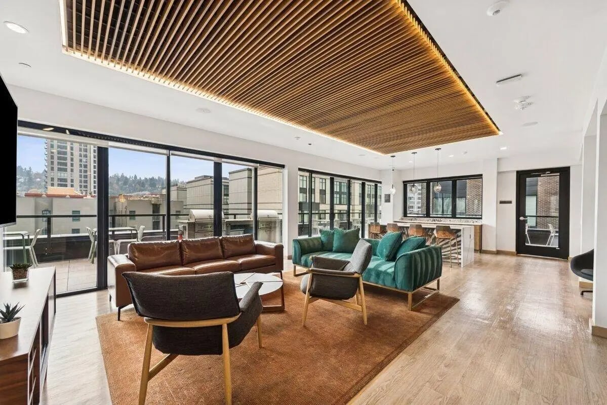 Sofas chairs coffee table and bar living room at Alta Peak in Portland Student Accommodation