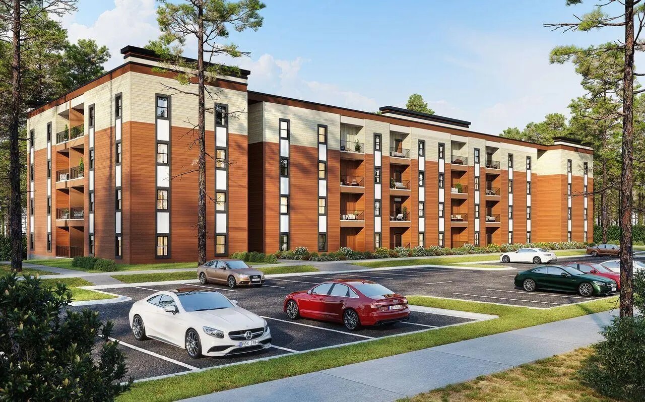 Apartment building with cars parked outside exterior at 707 Baytree Apartments in Valdosta Student Accommodation