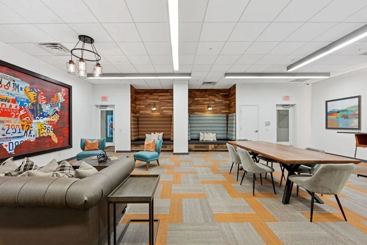 Sofa chairs booth seating dining table common area at Slate at 901 in Knoxville Student Accommodation