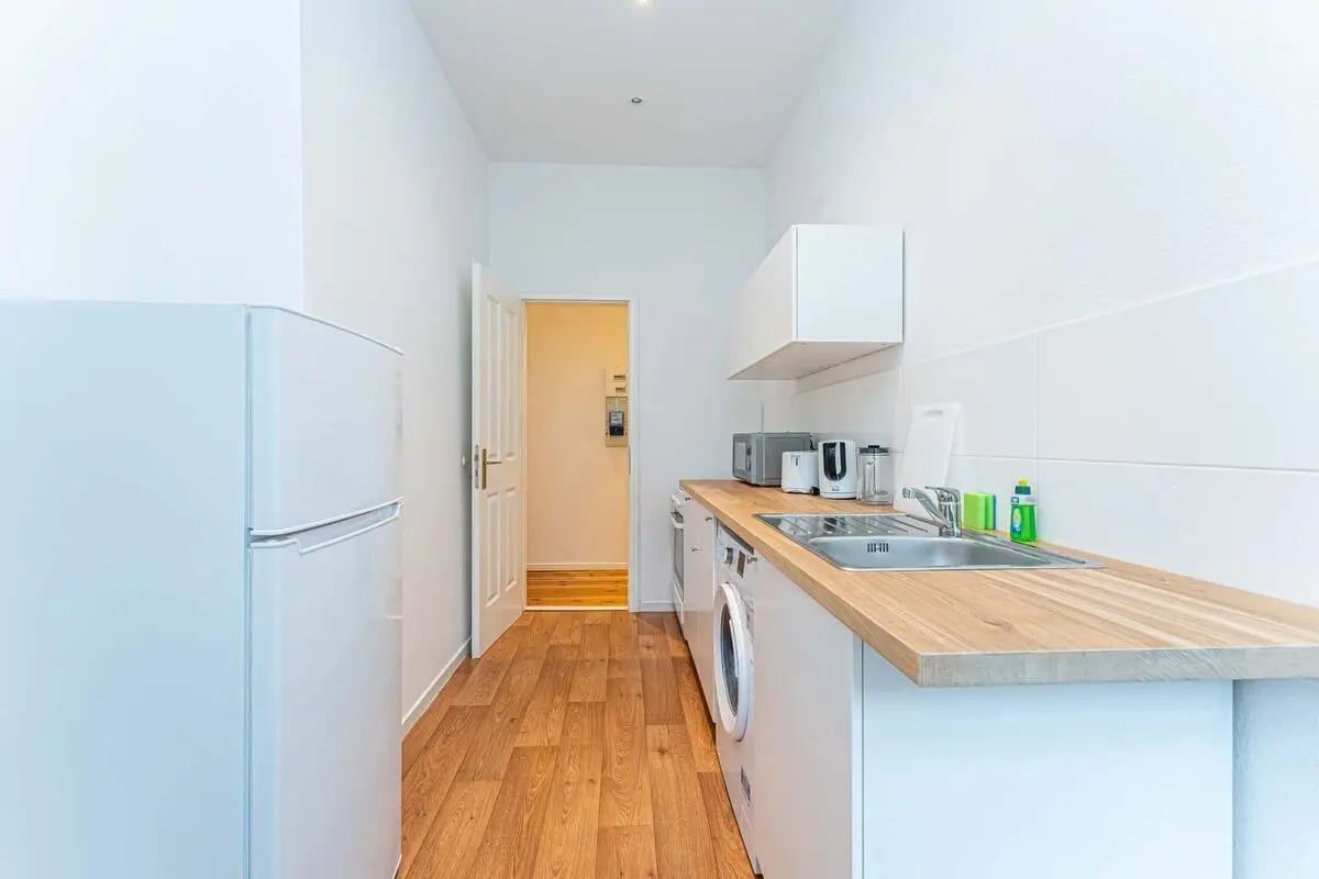 Fridge washing machine microwave sink kitchen at Apartment in Gabriel-Max-Straße 2, 10245 Berlin, Germania in Berlin Student Accommodation