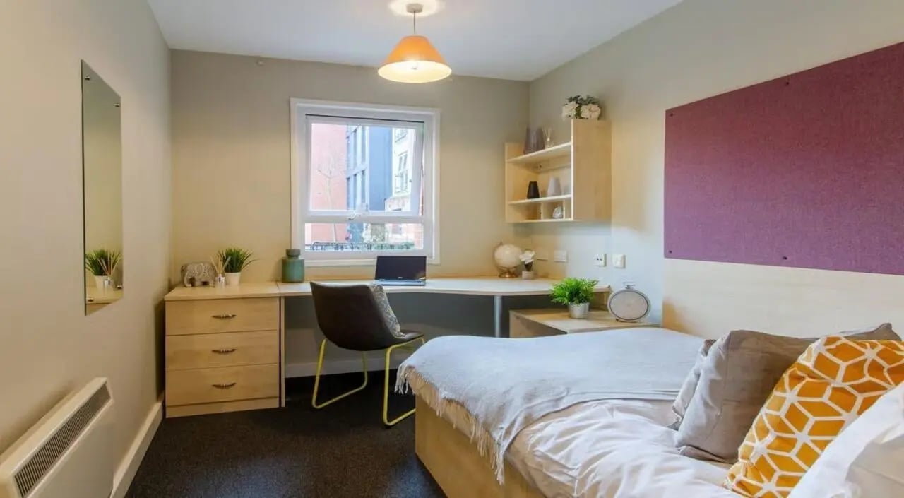 Bed desk with laptop and dresser Bedroom at Brayford Quay in Lincoln Student Accommodation