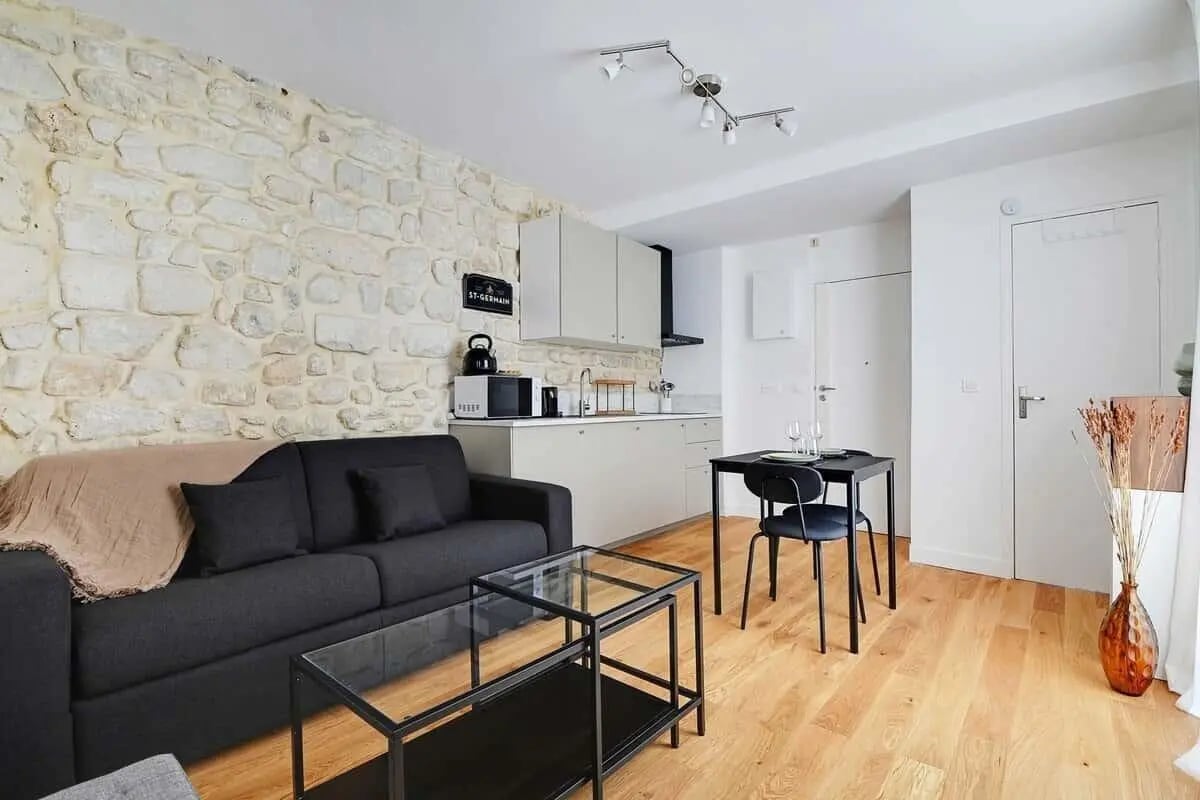 Sofa kitchen table and chairs living room at Apartment in Rue Caffarelli, 75003 Paris, Francia in Paris Student Accommodation