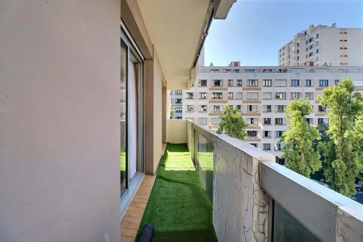 Artificial grass balcony with building view balcony at Apartment 3 bedrooms 90m² in Paris Student Accommodation
