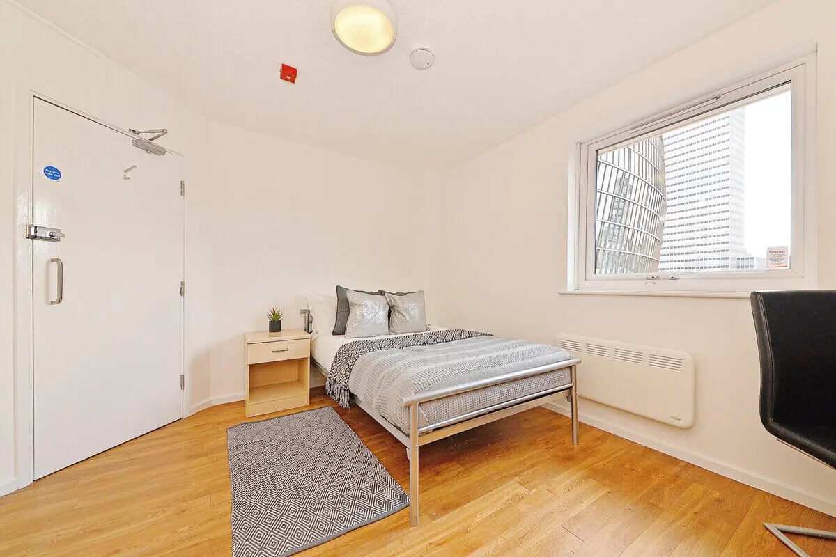 Bed nightstand rug and door bedroom at Manchester Court in Manchester Student Accommodation