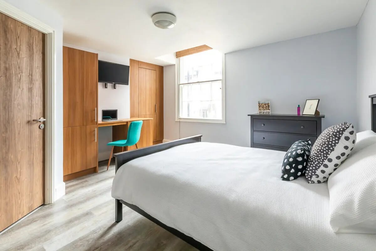 Bed desk TV and dresser bedroom at Standard Hill in Nottingham Student Accommodation