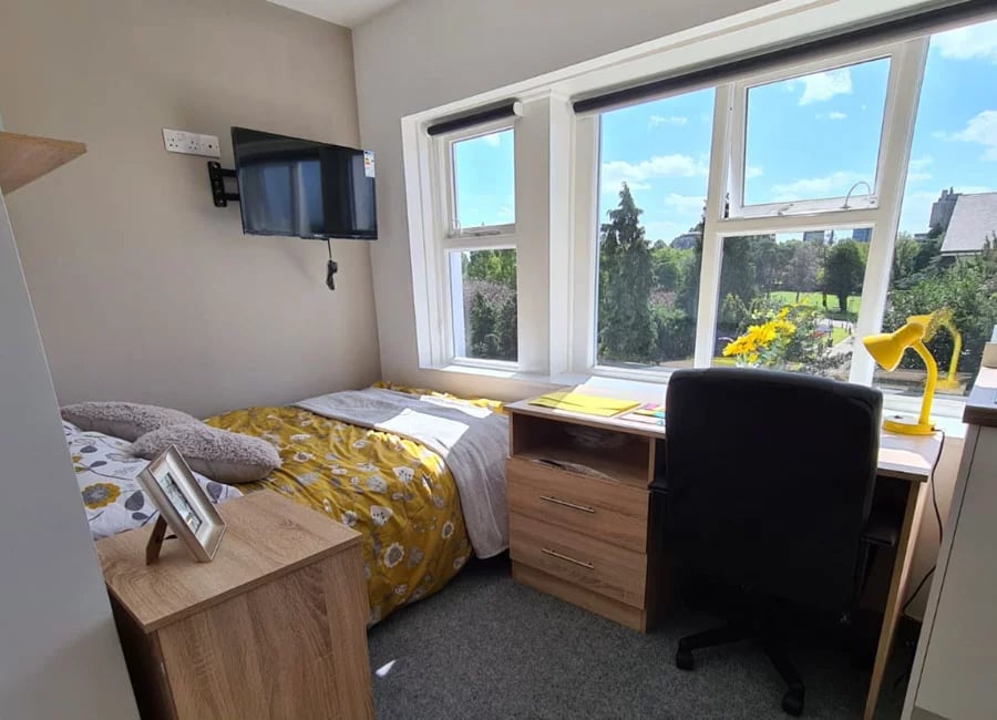 Bed desk chair and television bedroom at Salisbury Road in Leicester Student Accommodation