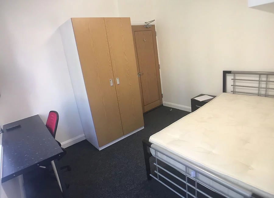Wardrobe desk bed and bedside table bedroom at Regent Road in Leicester Student Accommodation