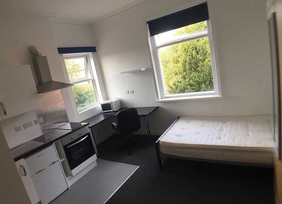 Bed desk kitchen microwave student studio at Kingfisher Halls in Loughborough Student Accommodation
