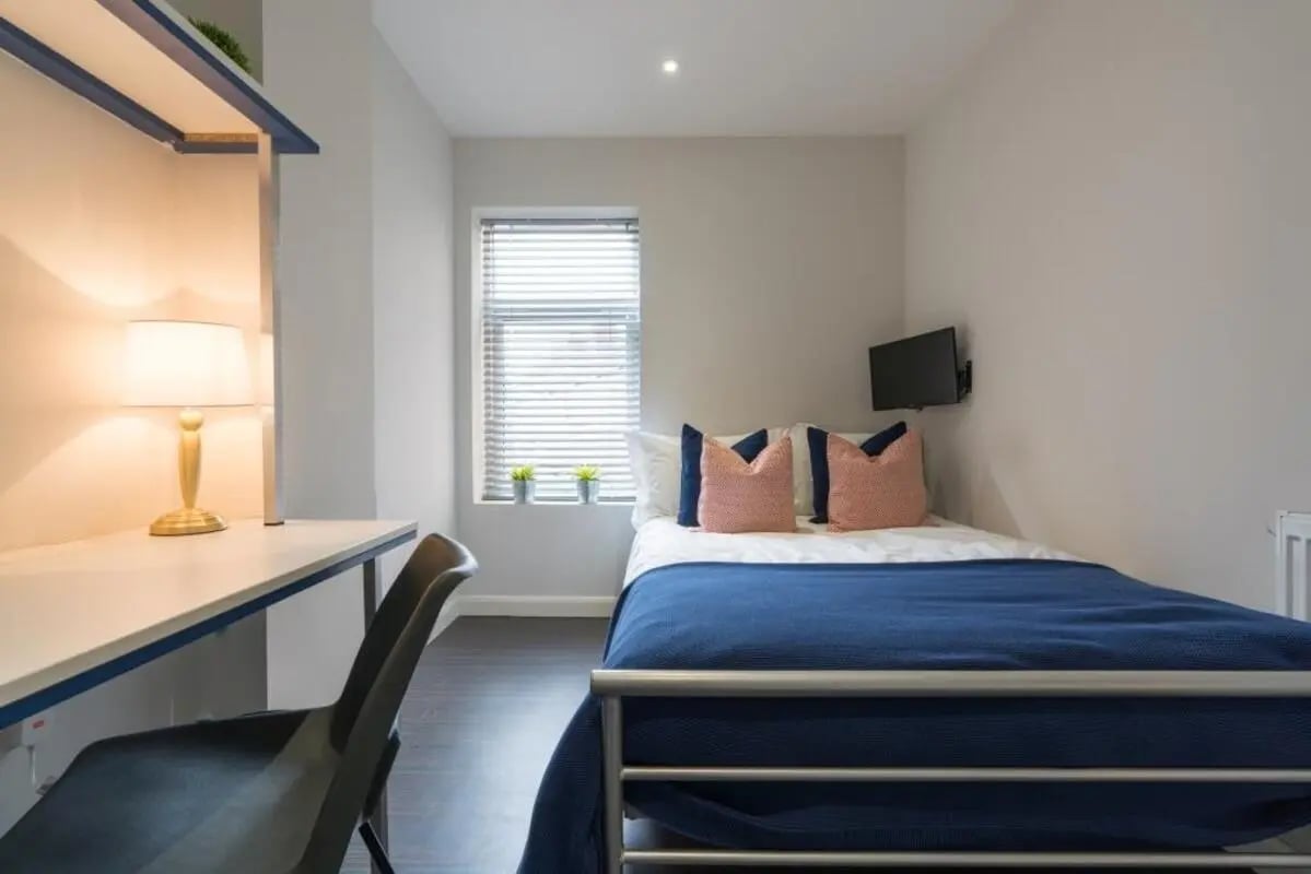 Bed desk lamp television window bedroom at 128 Ashford Street in Stoke-On-Trent Student Accommodation