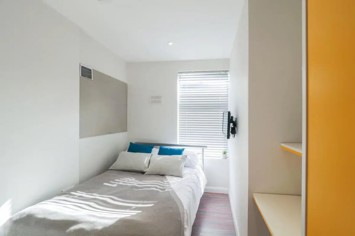 Bed with pillows and whiteboard Bedroom at 51 Beresford Street in Stoke-On-Trent Student Accommodation