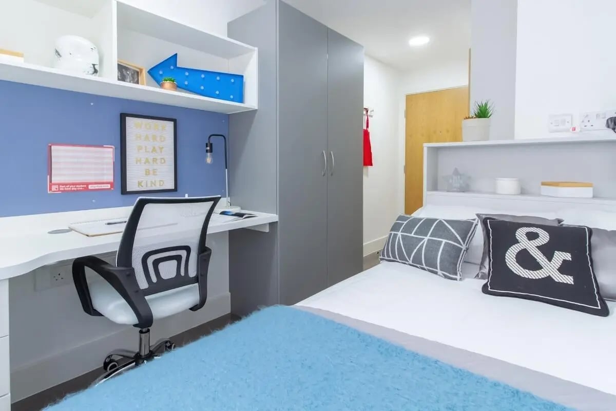 Desk chair bed wardrobe and shelves bedroom at Collegelands in Glasgow Student Accommodation