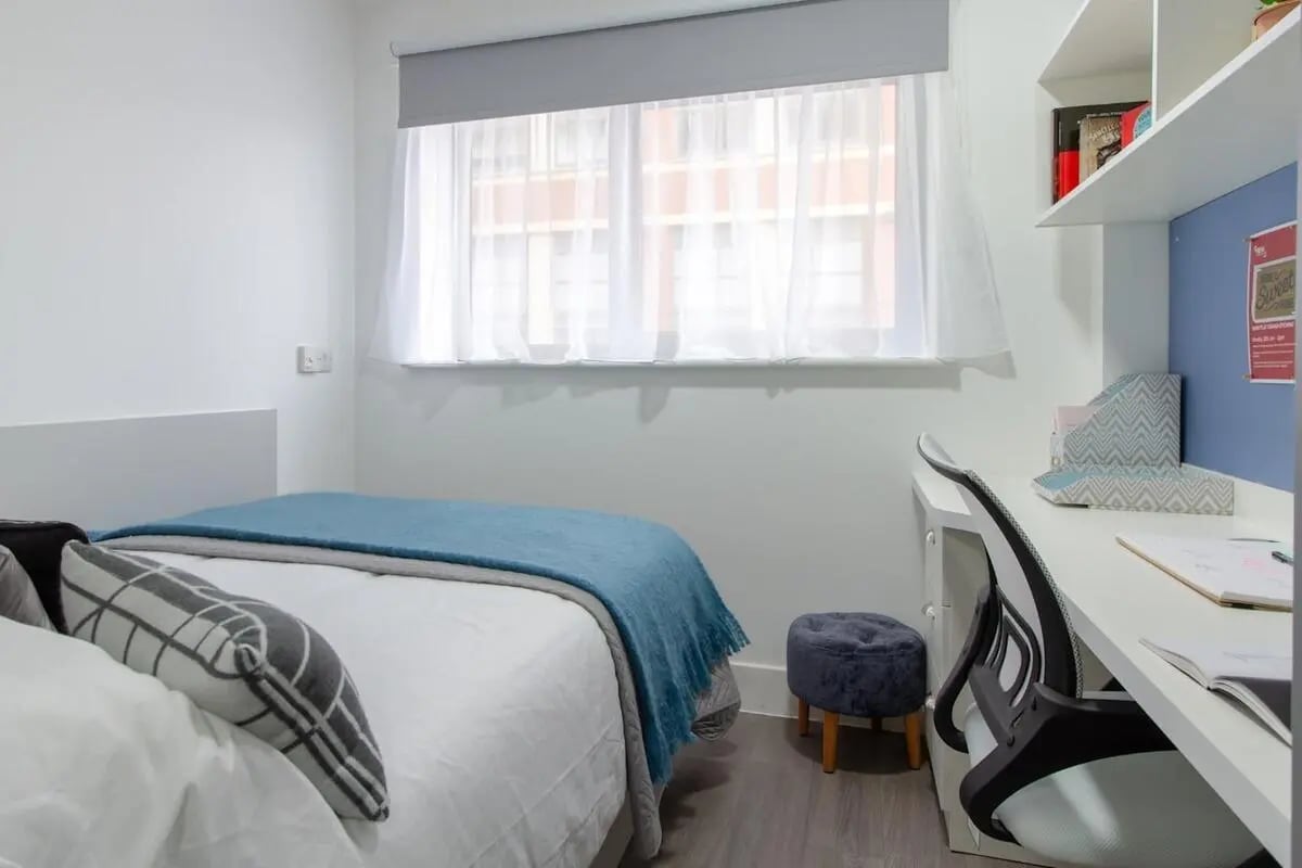 Bed desk blue blanket and stool bedroom at Collegelands in Glasgow Student Accommodation