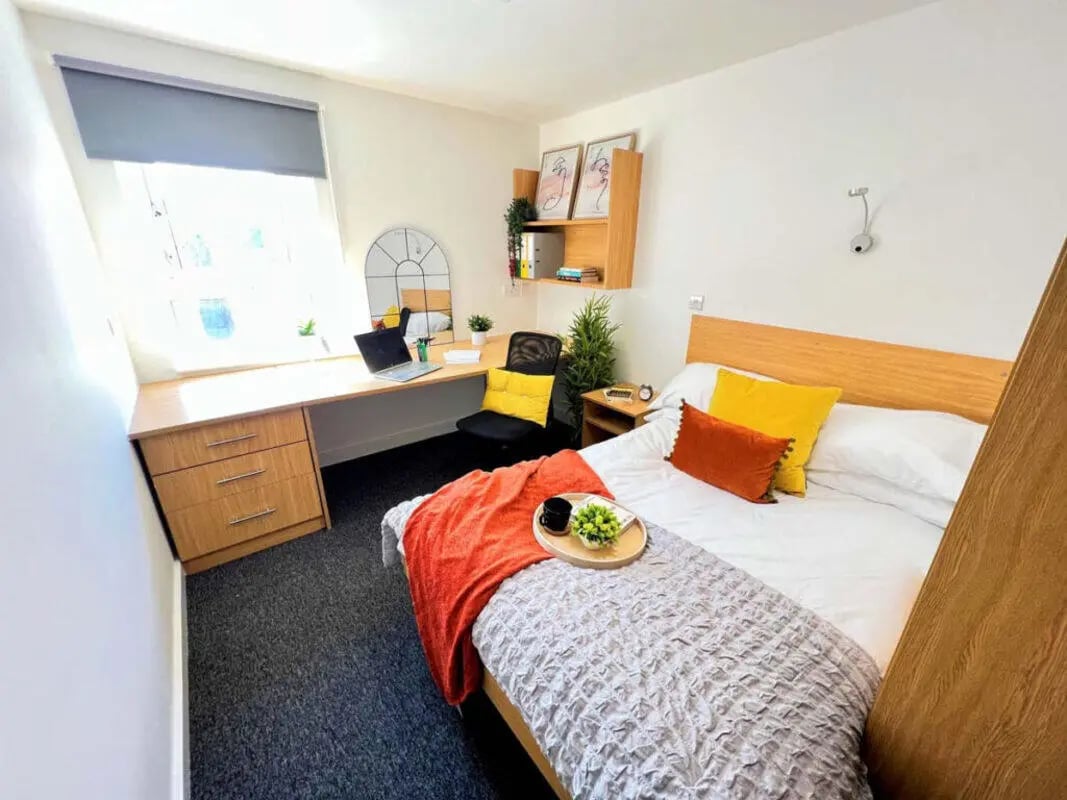 Bed desk chair and decor bedroom bedroom at Foundry 1 in Loughborough Student Accommodation