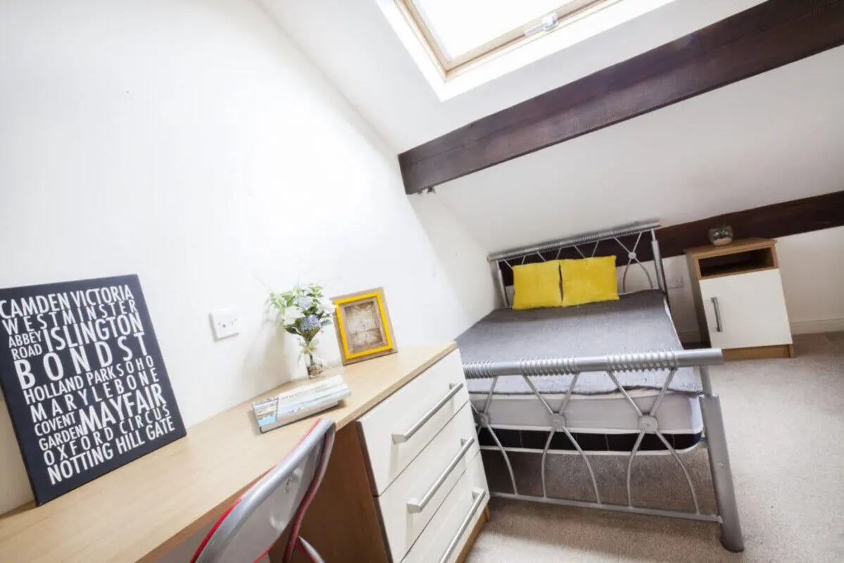 Bed desk chest of drawers bedroom at The Old Chapel in Huddersfield Student Accommodation