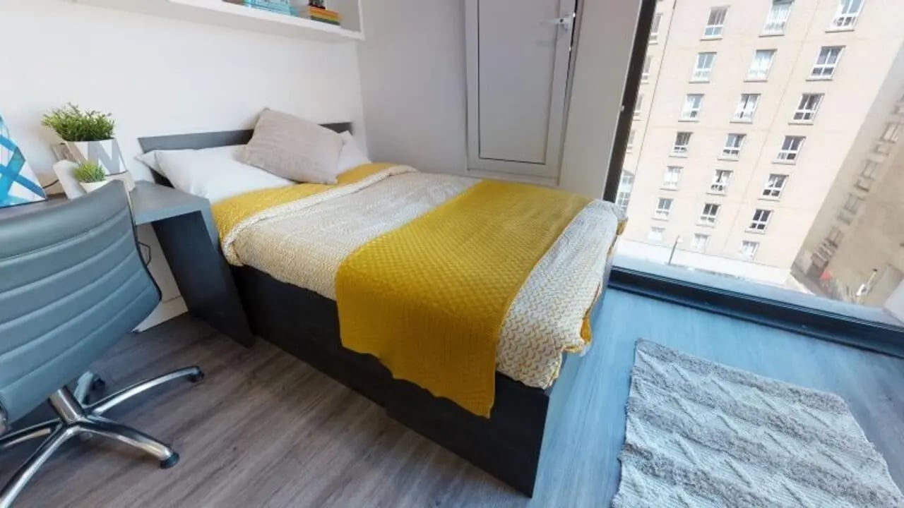 Bed desk chair and rug bedroom at iQ Aldgate in London Student Accommodation