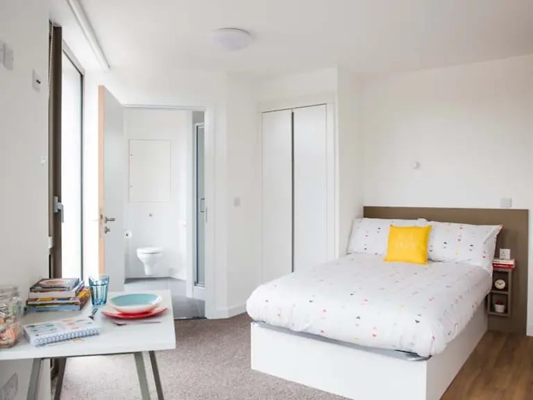 Bed desk books and bathroom Bedroom at Felda House in Wembley Student Accommodation