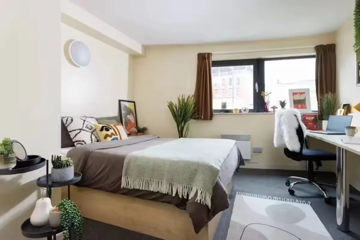 Bed desk plants and pillows bedroom at Curzon House in Nottingham Student Accommodation