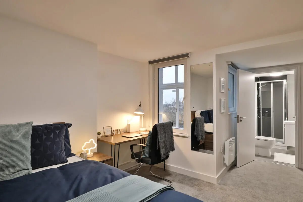 Bed desk mirror and shower room bedroom at Francis Gardner in London Student Accommodation
