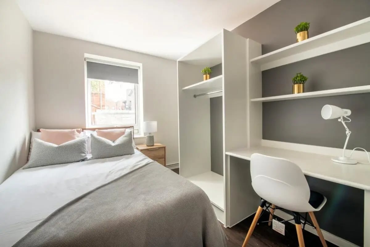Bed desk lamp plants wardrobe bedroom at 4 Rob Roy House in Nottingham Student Accommodation