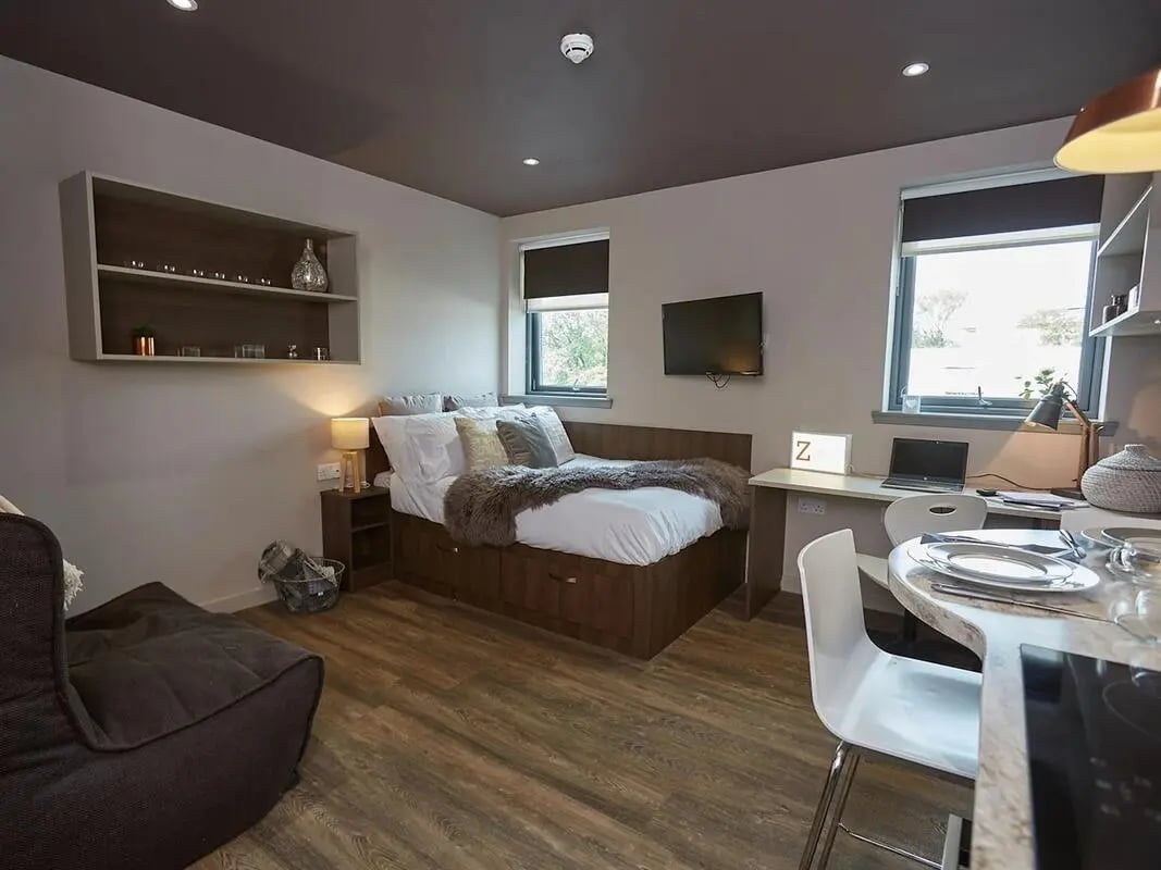 Bed desk TV and dining area bedroom at Woodside House in Glasgow Student Accommodation