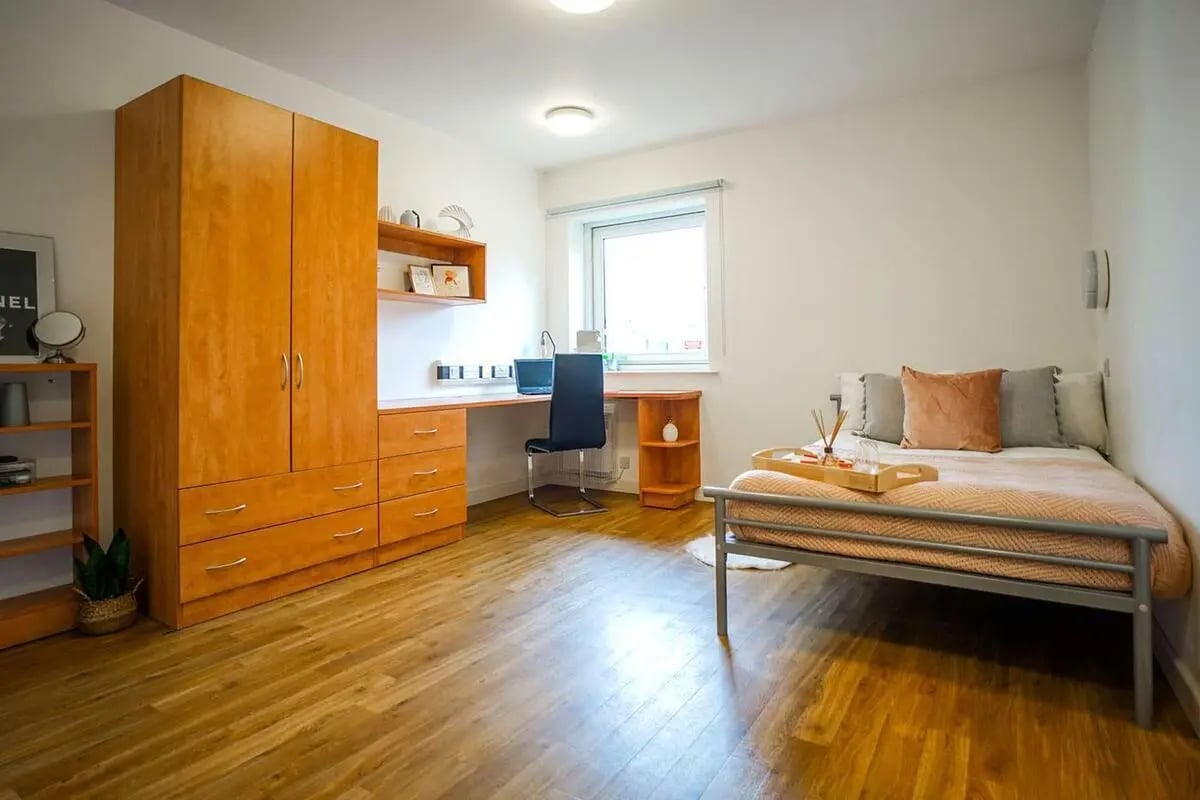 Bed desk wardrobe with drawers bedroom at Exeter One in Exeter Student Accommodation