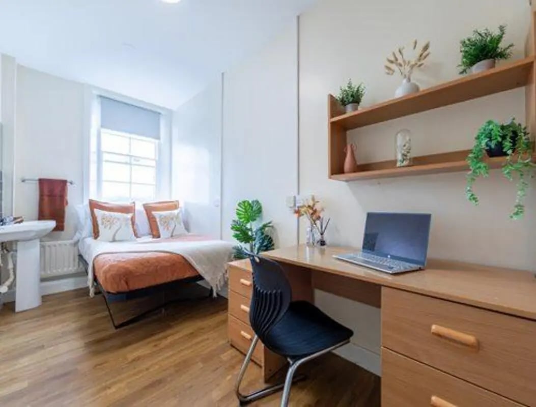 Bed desk laptop shelves and sink bedroom at Garth Heads in Newcastle Upon Tyne Student Accommodation