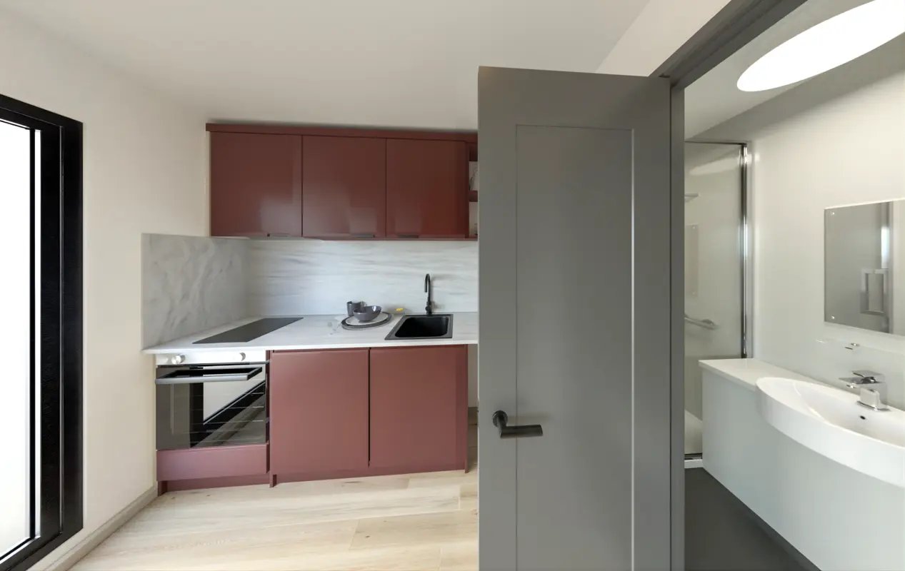 Kitchen and bathroom with modern fixtures kitchen. at Wilson House in Oxford Student Accommodation