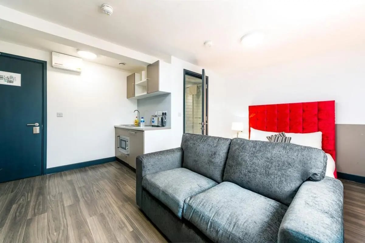 Sofa bed kitchen and air conditioning studio apartment at Chapel Street - Luton in Luton Student Accommodation