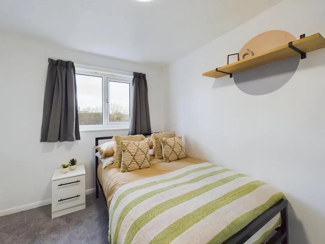 Bed bedside table window shelf bedroom at 6 Bedroom House at 8, Mint Road in Leicester Student Accommodation