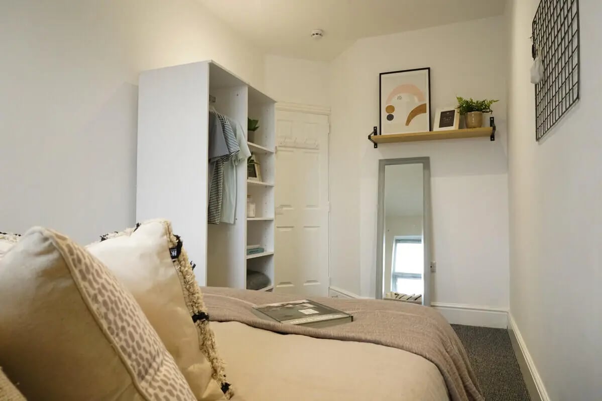 Bed pillows wardrobe mirror art decor bedroom at 6 Bedroom House at 148, West Parade in Lincoln Student Accommodation