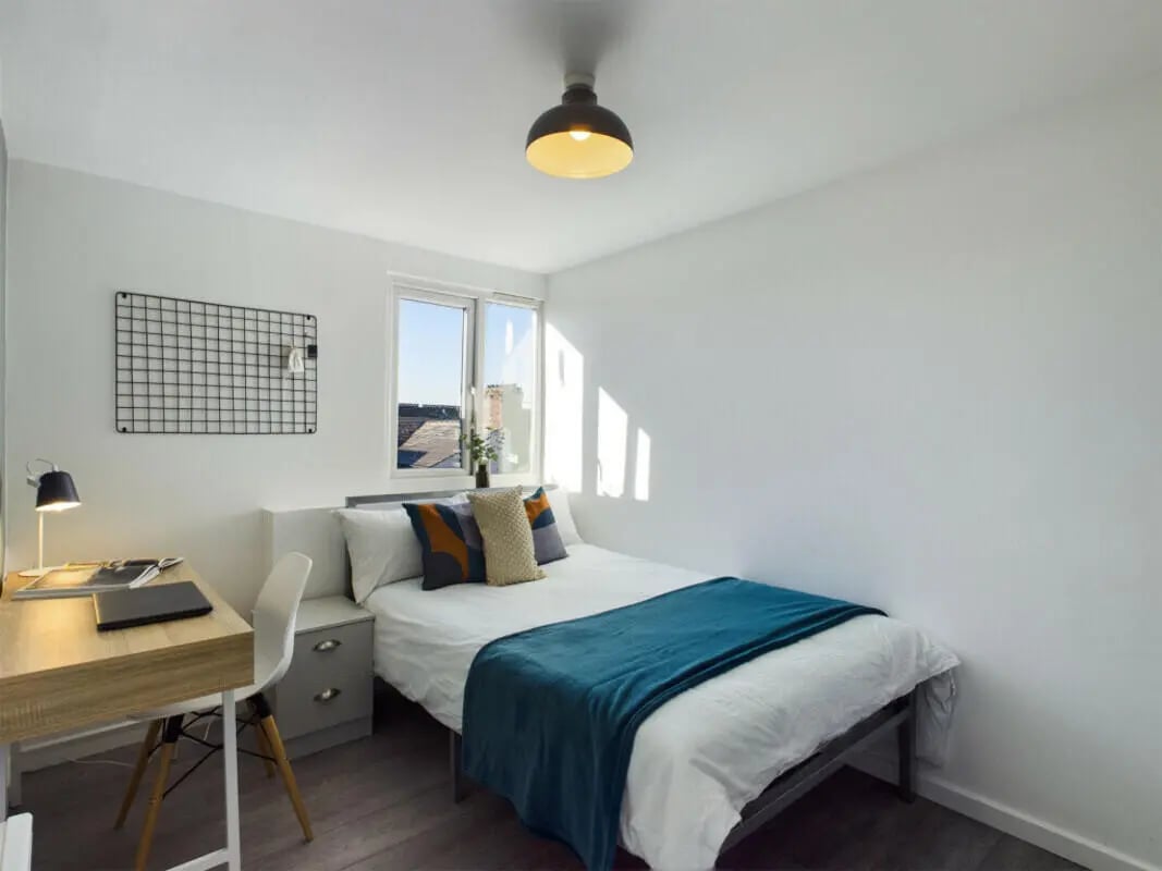 Bed desk and grid wall bedroom at 4 Bedroom House at 75, Saxony Road in Liverpool Student Accommodation