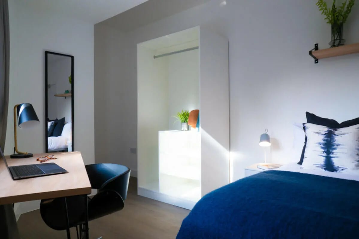 Desk laptop mirror wardrobe bed bedroom at 4 Bedroom House at 16, Kelsey Street in Lancaster Student Accommodation