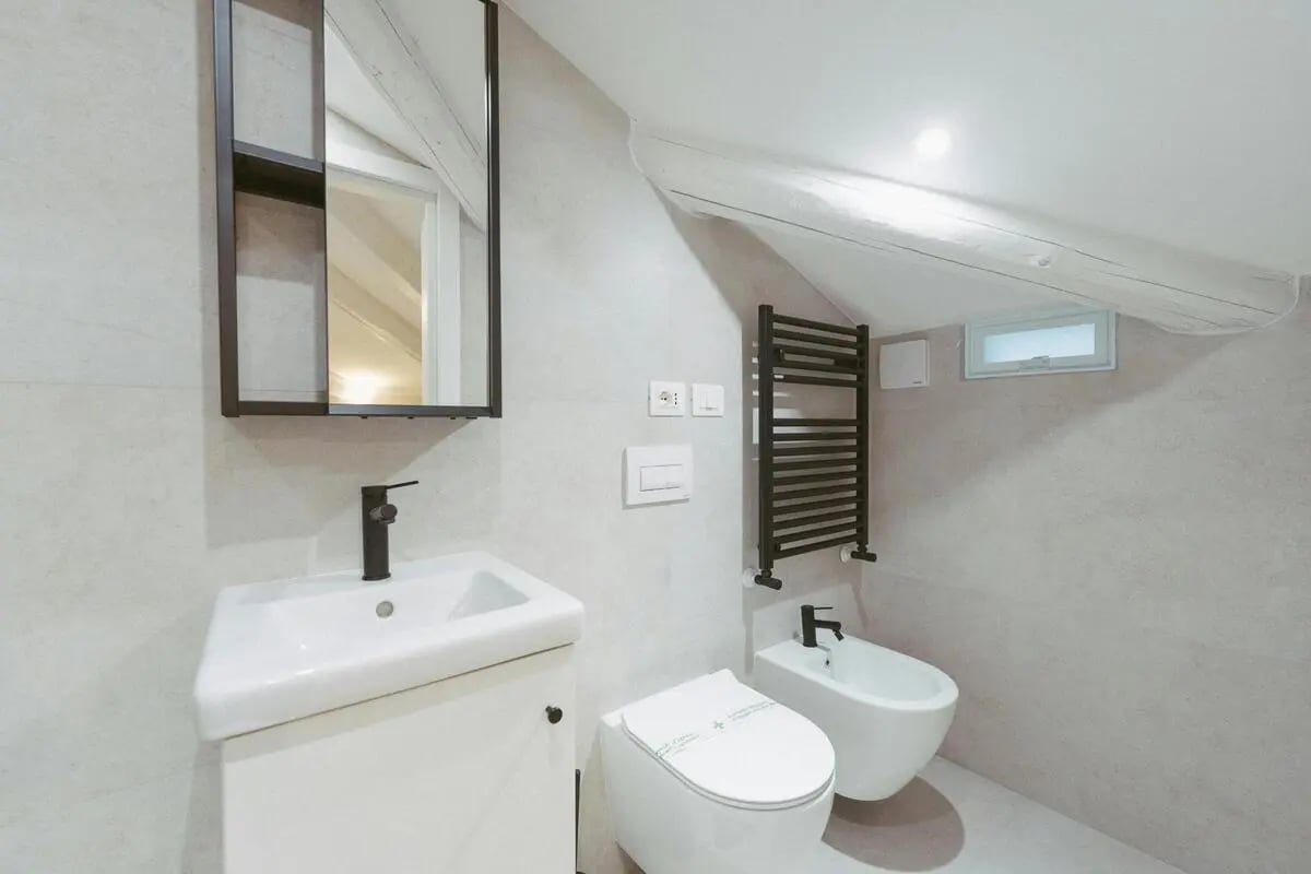 Sink toilet bidet towel rack bathroom at Elegant 1-bedroom apartment near Pescara Centrale in Pescara Student Accommodation