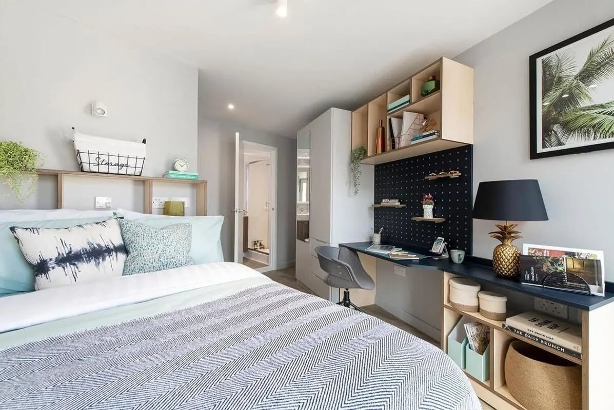 Bed desk and storage shelves bedroom at Silk Mill Edinburgh in Edinburgh Student Accommodation
