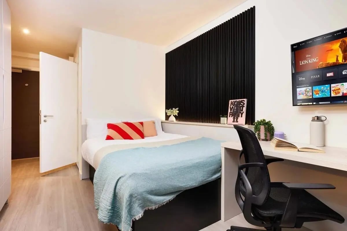 Bed desk chair television black ribbed wall bedroom at Vita Student Iona Street in Edinburgh Student Accommodation