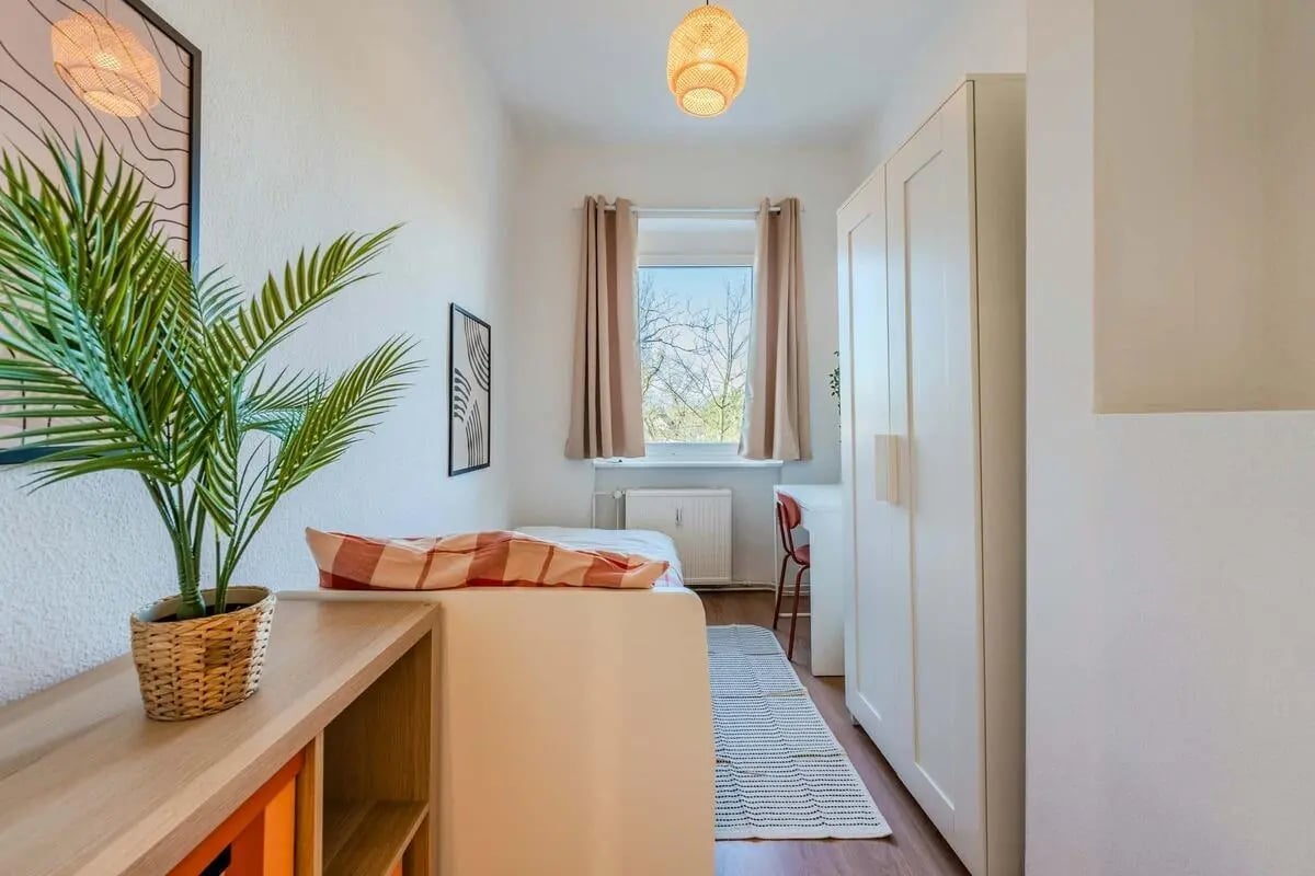 Bed plant desk closet rug bedroom at Sterndamm 75.2 75.3 in Berlin Student Accommodation