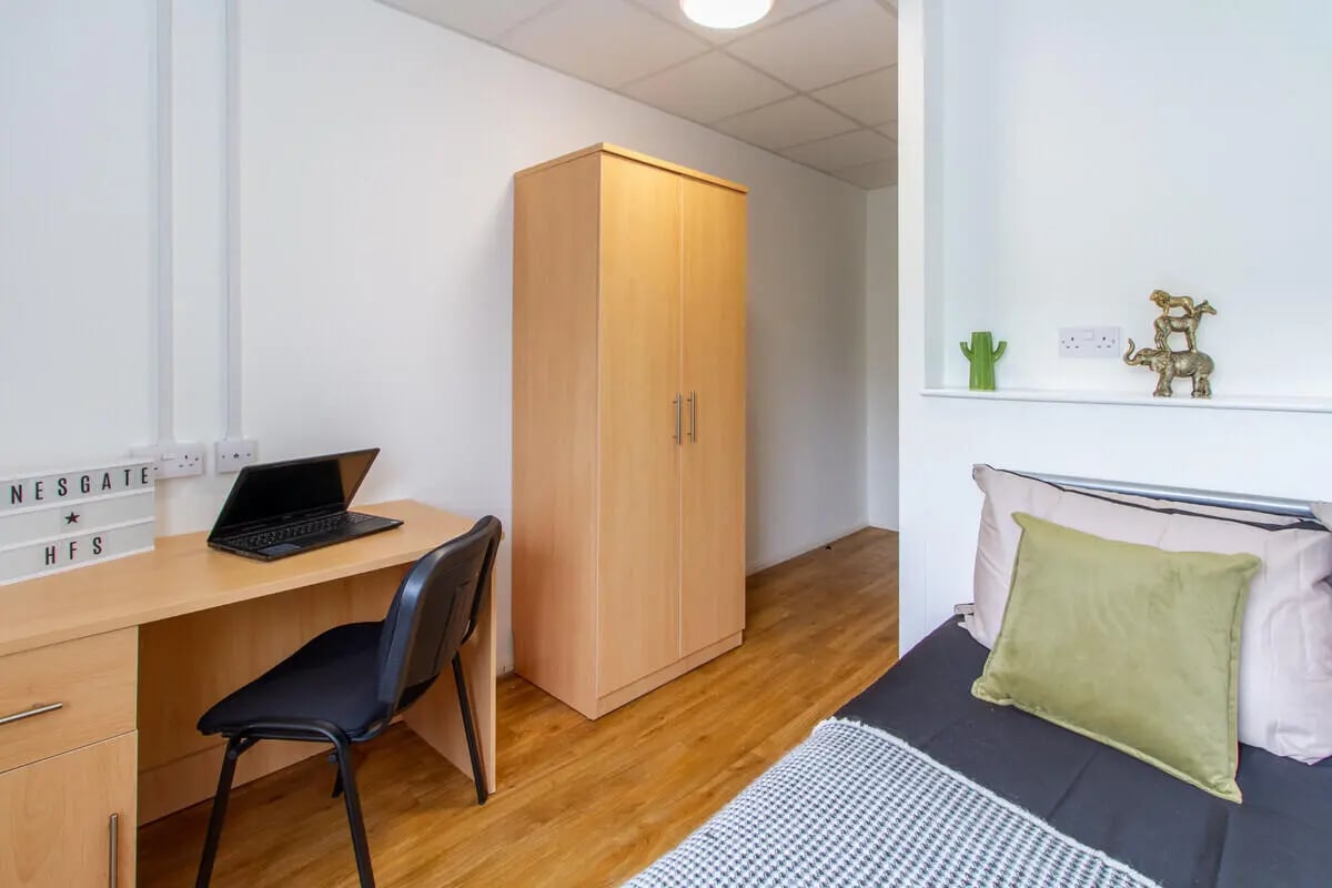 Desk laptop wardrobe and bed bedroom at Danesgate House in Lincoln Student Accommodation